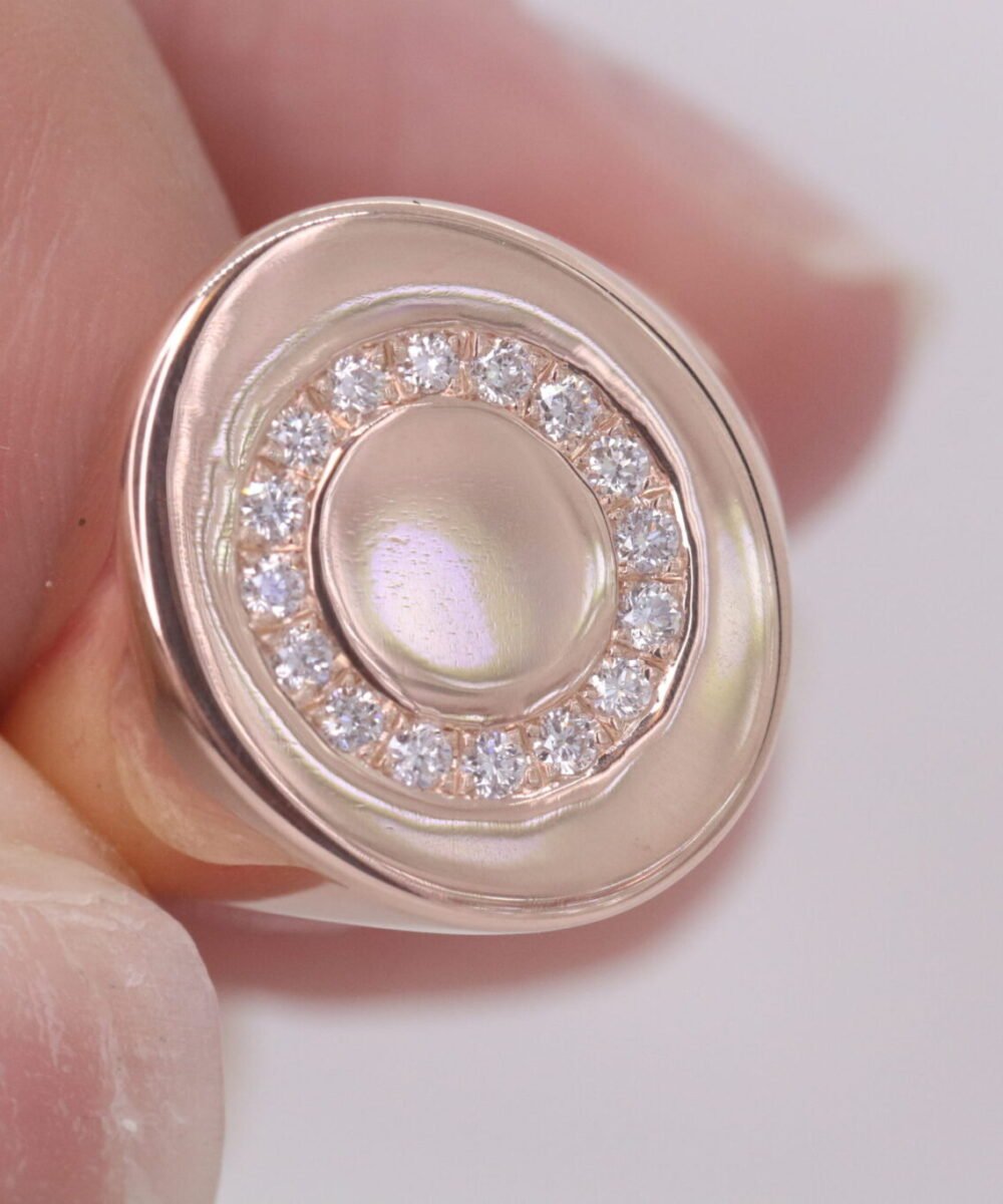 O signet ring set with diamonds