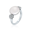 A gold ring studded with diamonds and a coin pearl - Image 2
